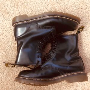 AUTHENTIC! Doc Marten lace up boots!